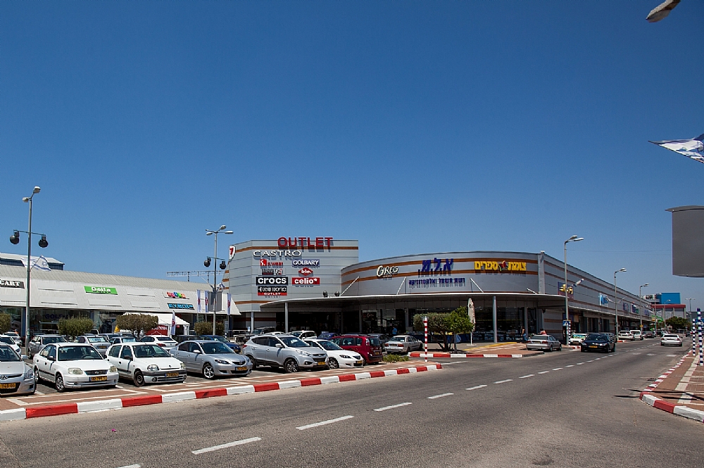 Hutzot Ha'Mifratz Commercial Center, Haifa