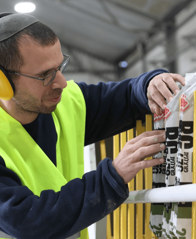 עובד קבוצת אשטרום Ashtrom Group Employee