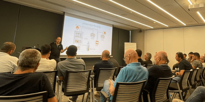 הדרכות עם מומחים בנושא בטיחות אש Fire Safety Training with Experts