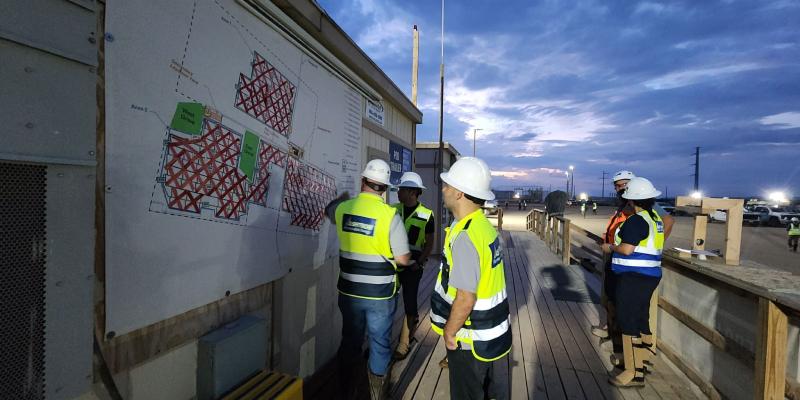 עובדי קבוצת אשטרום בביצוע עבודות Ashtrom Group Employees Working