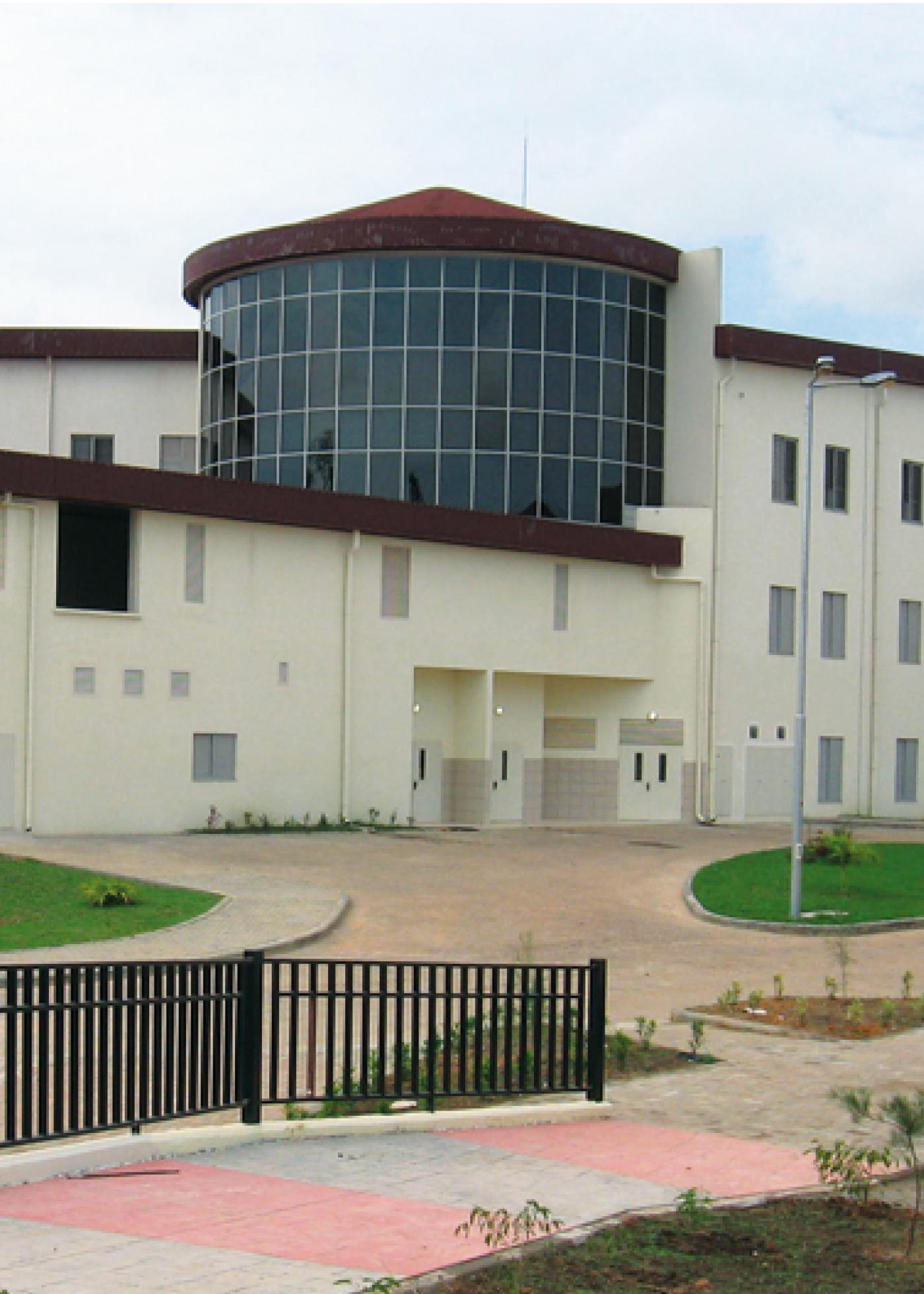 Le - Paz Bata Hospital 