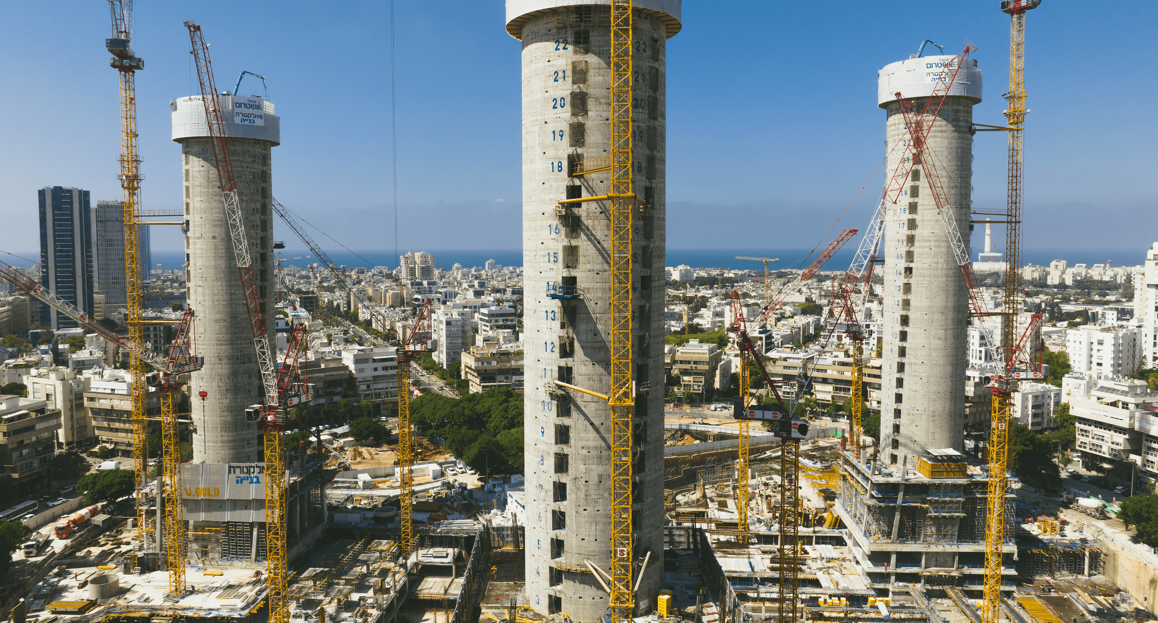 תהליך בניית מגדלי יוקרה כיכר המדינה The Construction Process of the Luxury Kikar Hamedina Towers
