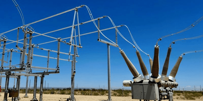 ייצור חשמל בחווה סולארית בטקסס Electricity Generation at a Solar Farm in Texas